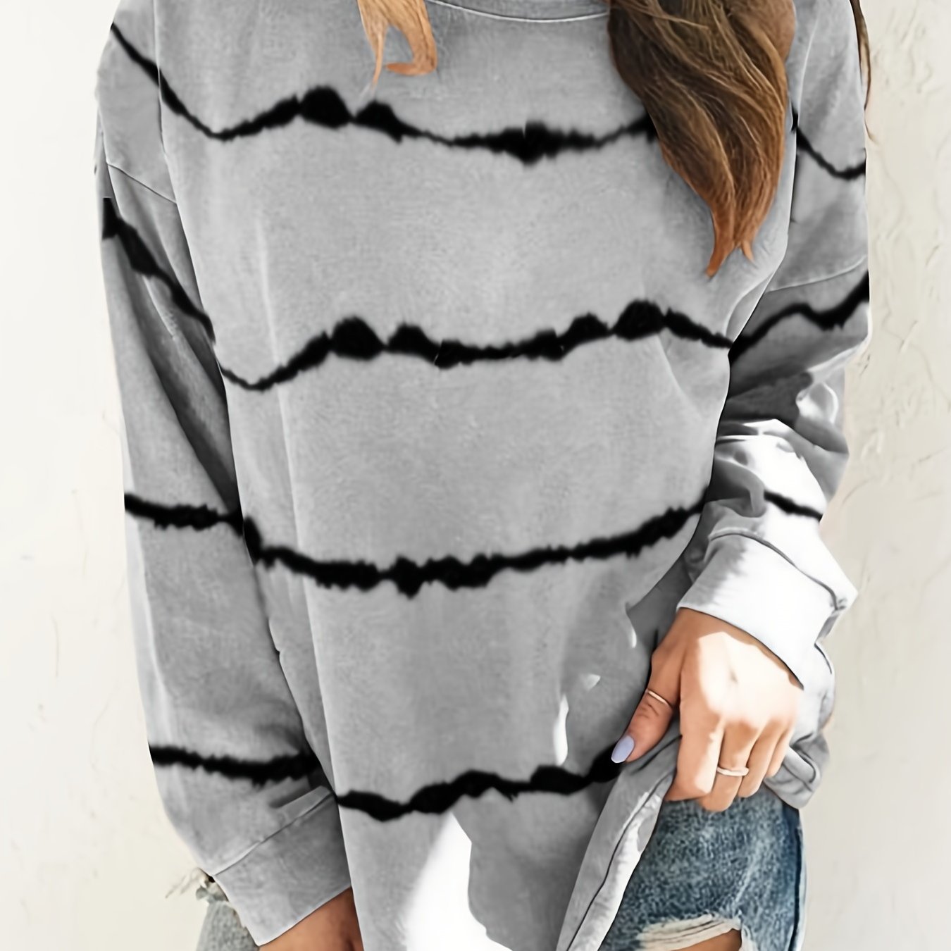 Sixsr Plus Size Tie Dye Strip Print Long Sleeve Sweatshirt, Women's Plus Slight Stretch Casual Sweatshirt