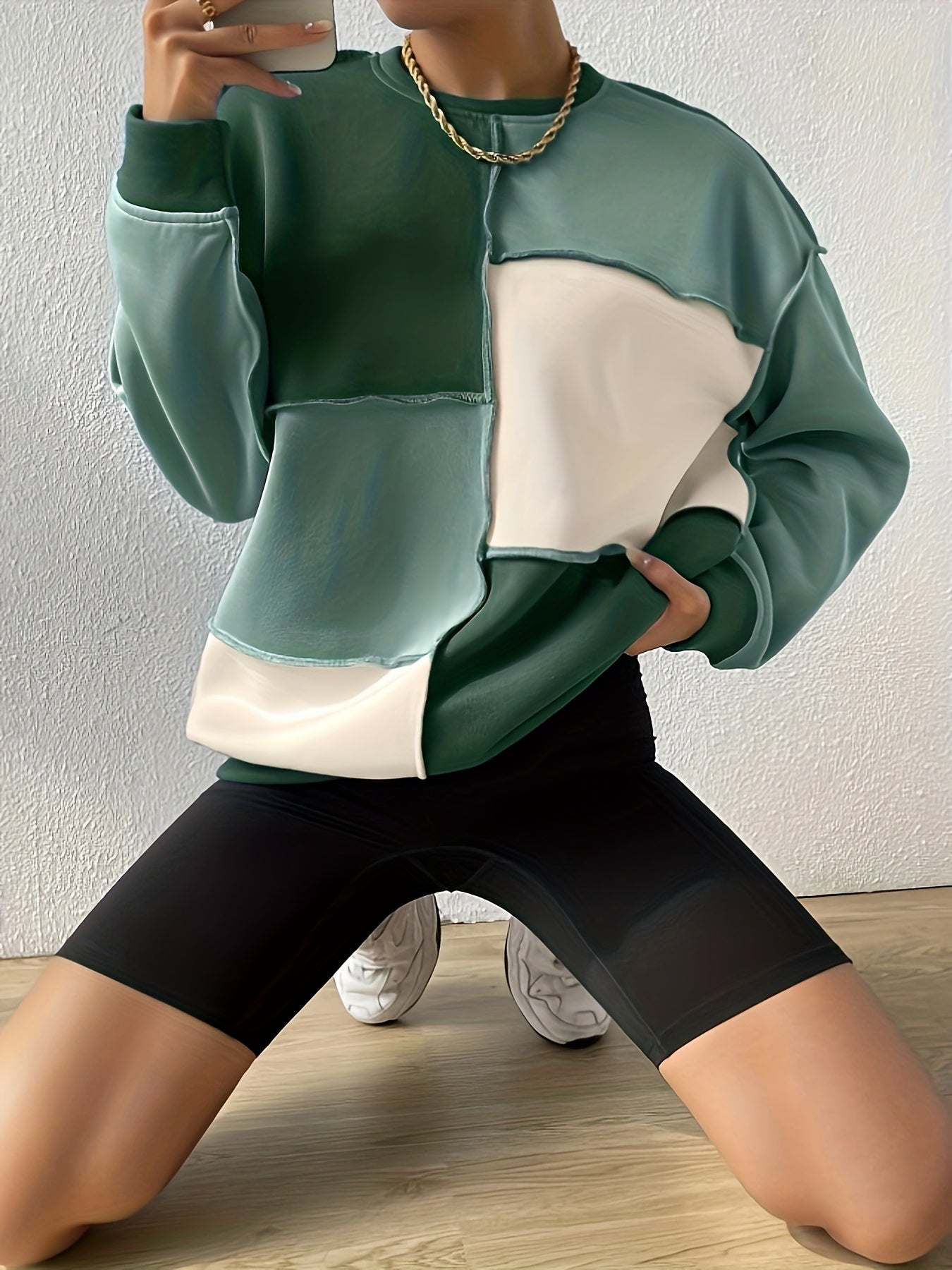 Sixsr Plus Size Casual Sweatshirt, Women's Plus Colorblock Long Sleeve Round Neck Sweatshirt