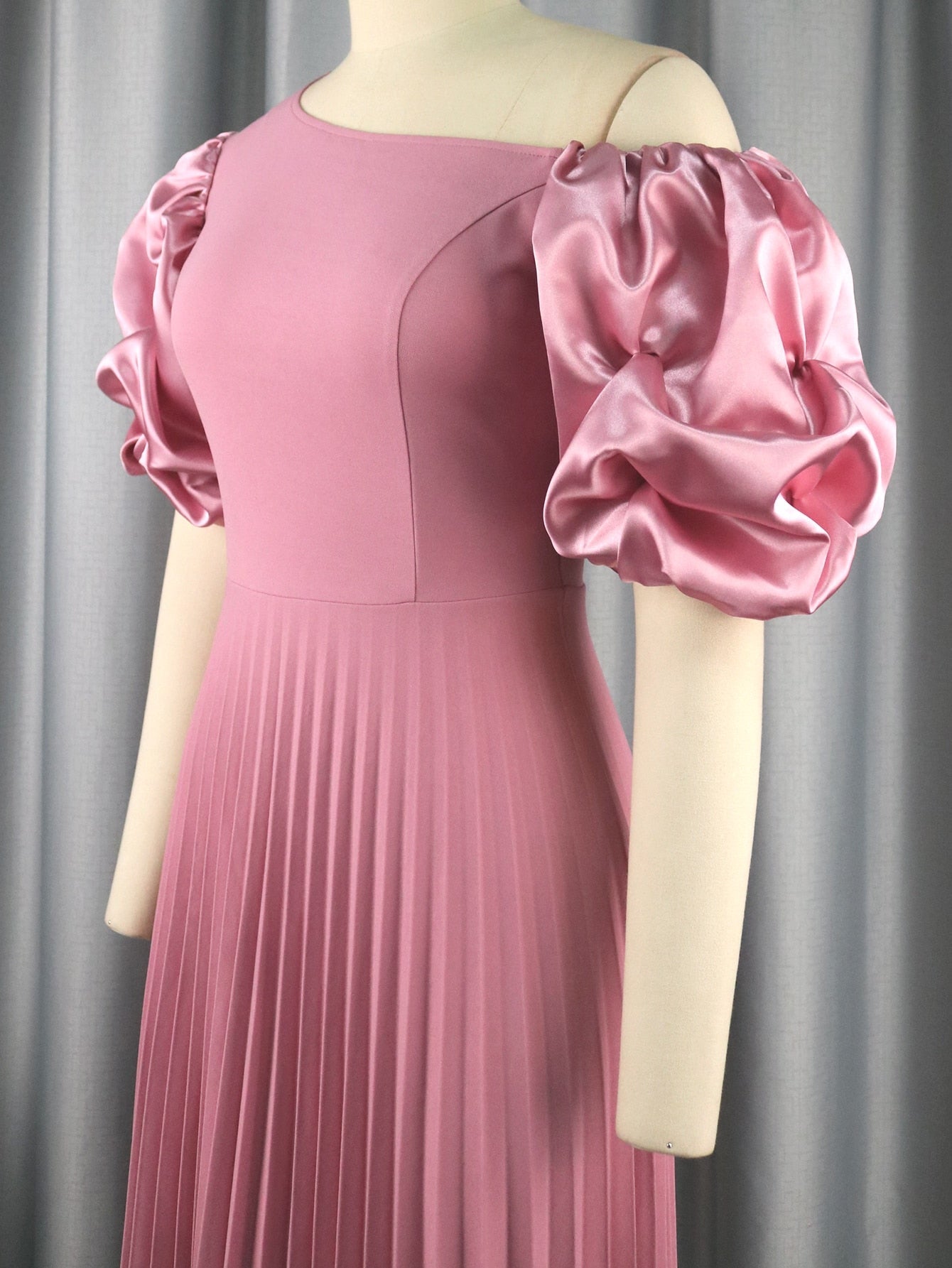 Long Party Dress for Women Classy Pink Cold Shoulder Ruched Sleeve Pleated A Line Flowy Maxi Evening Gowns for Brides Occaions