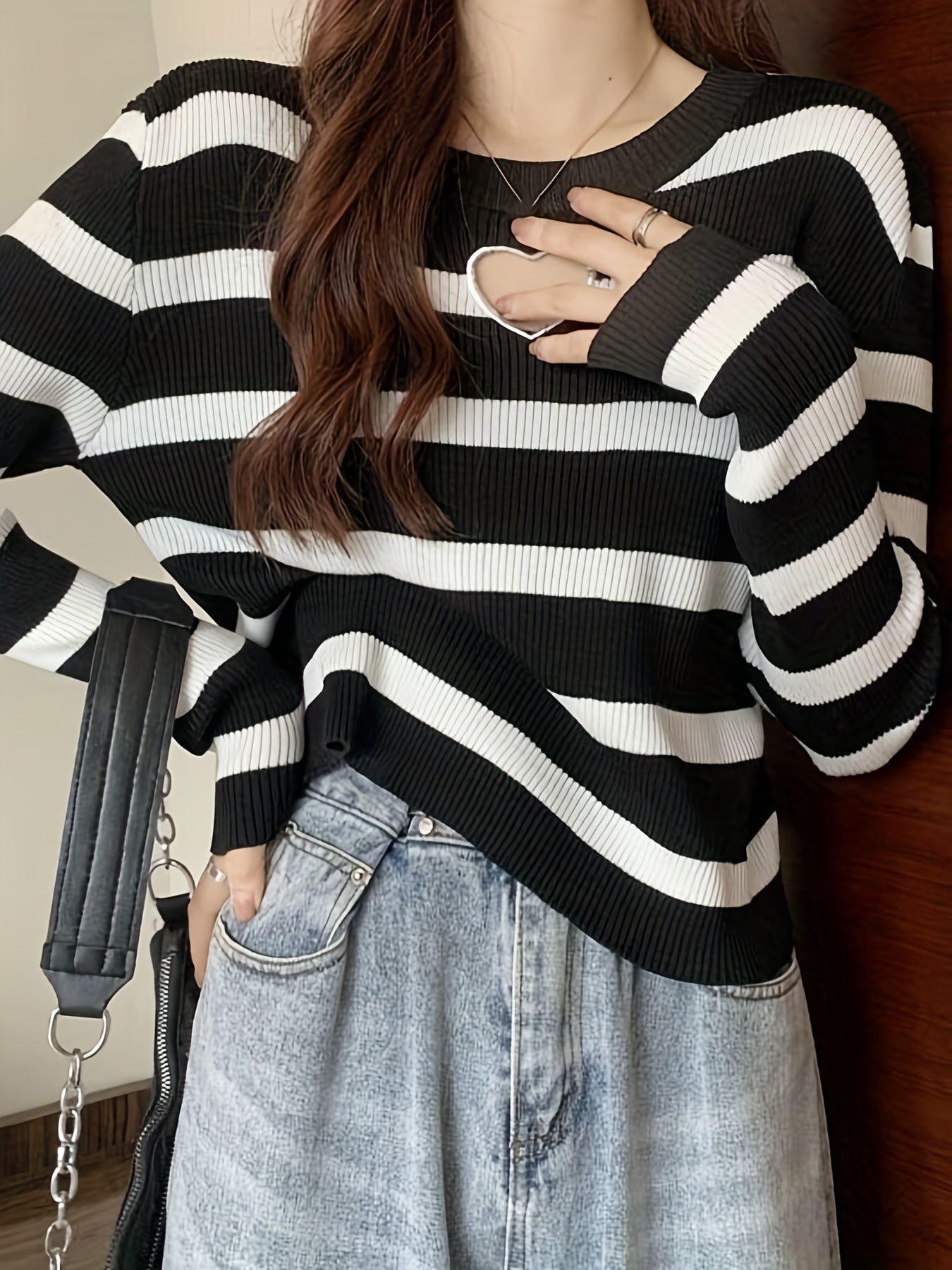 Women's Striped Crew Neck Cut Out Sweater - Comfortable and Stylish Long Sleeve Sweater for Spring and Fall