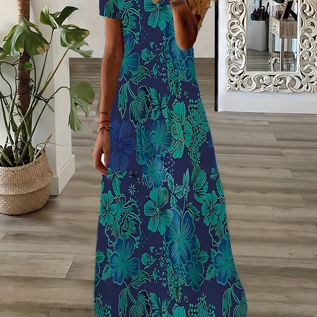 Plus Size Casual Dress, Women's Plus Floral Print Short Sleeve V Neck Medium Stretch Maxi Dress