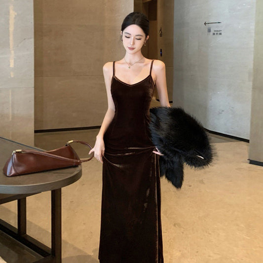 2025 Hong Kong style retro 2025 autumn sexy V-neck velvet suspender skirt high-end temperament with long dress women