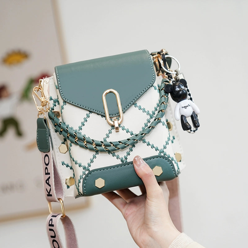 Mobile phone bag women  new trendy fashion lightweight walking bag mini versatile chain small bag for mobile phones