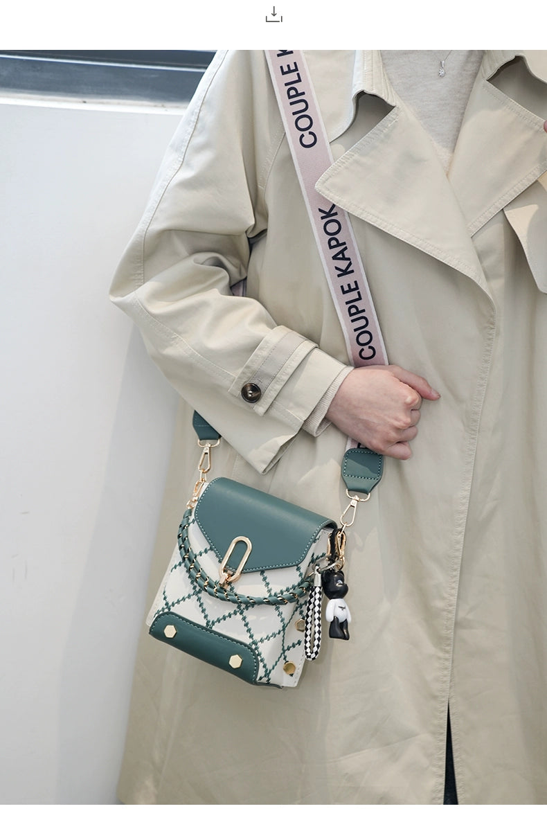 Mobile phone bag women  new trendy fashion lightweight walking bag mini versatile chain small bag for mobile phones