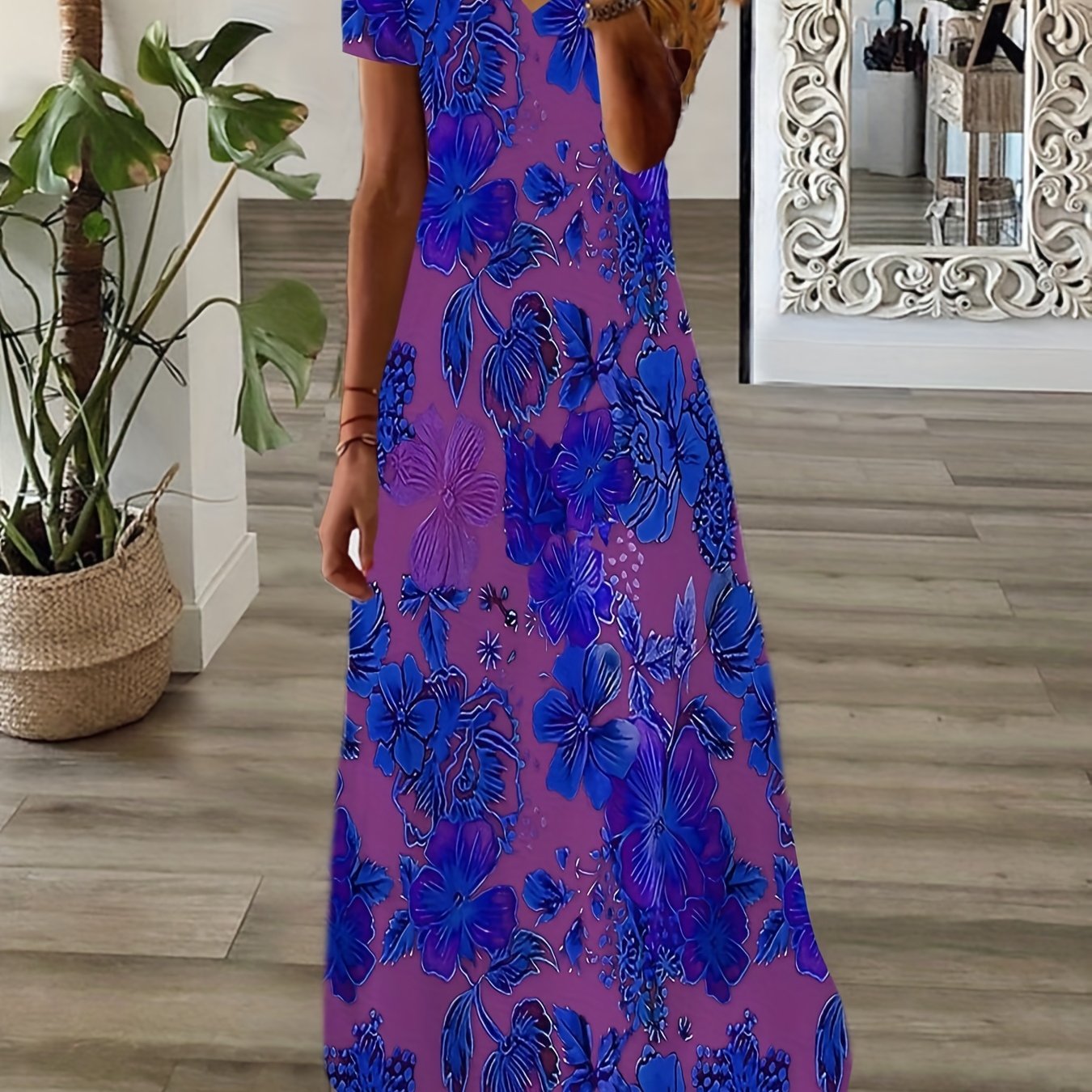 Plus Size Casual Dress, Women's Plus Floral Print Short Sleeve V Neck Medium Stretch Maxi Dress