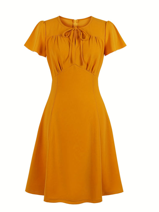 Women's Plus Size Retro Dress with Keyhole Detail and Ruched Waist for a Flattering and Stylish Look