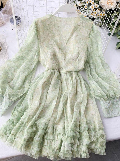 Sixsr  New Fashion Cyber Celebrity Chiffon Floral Print Dress Female Spring Summer French Retro Super Fairy Sweet V-neck Short A-line Dress ML857